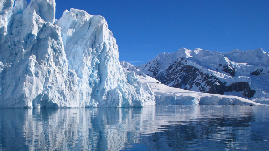 Подо льдом Антарктиды обнаружено древнее озеро