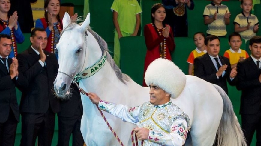 В Туркменистане появится памятник коню экс-президента страны