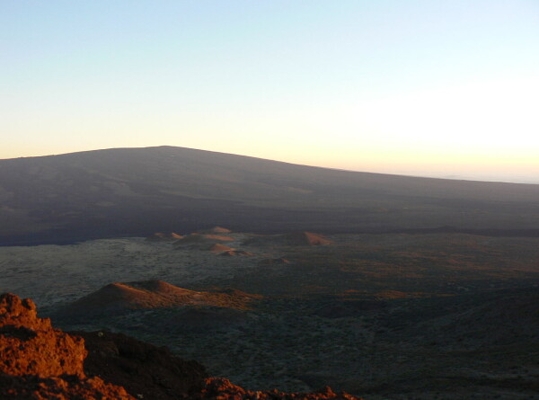 Началось извержение вулкана Мауна-Лоа на Гавайях
