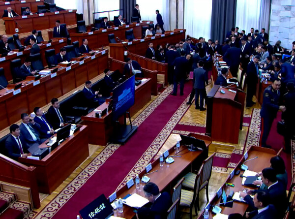 Вышли на профицит: депутаты Кыргызстана обсудили бюджет страны