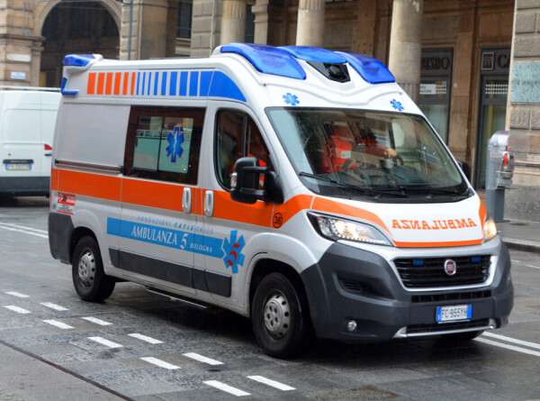 Один человек погиб и 10 пропали без вести в результате схода оползня в Италии