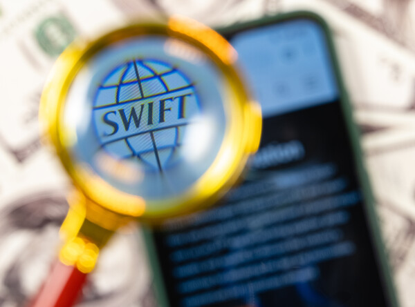 Россия и Китай работают над созданием системы расчетов без использования SWIFT