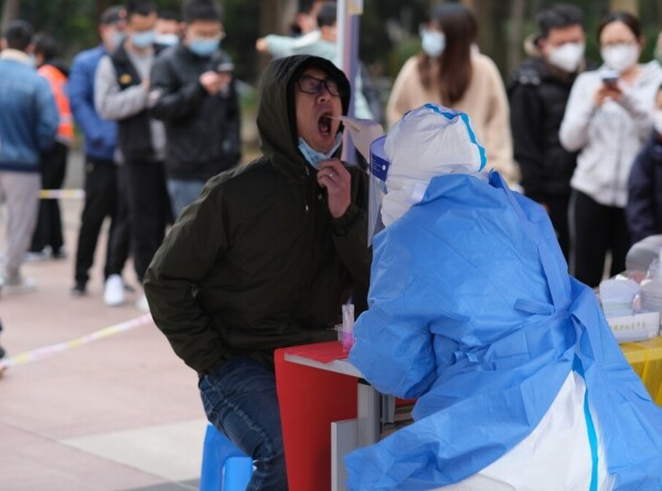 Коронавирусом в Китае заразились более 35 тысяч человек за последние сутки