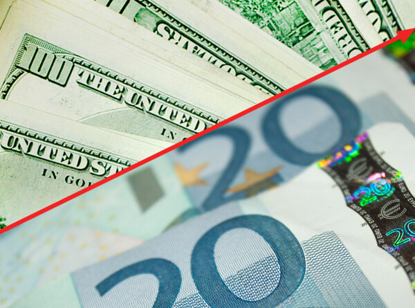 Банк России поднял курсы доллара и евро