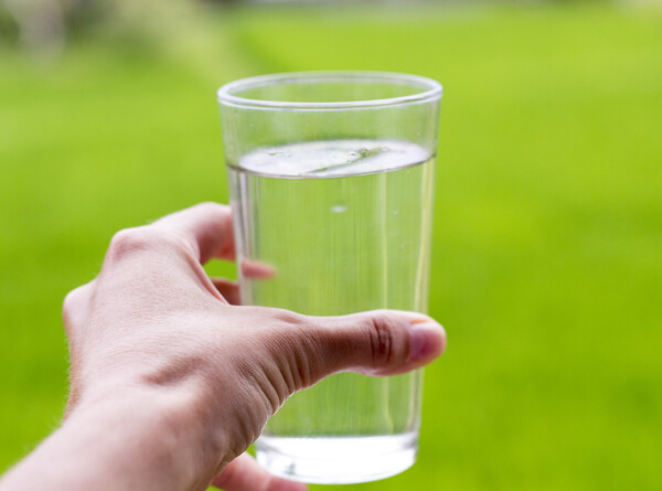 Ученые развеяли миф о необходимости выпивать ежедневно восемь стаканов воды