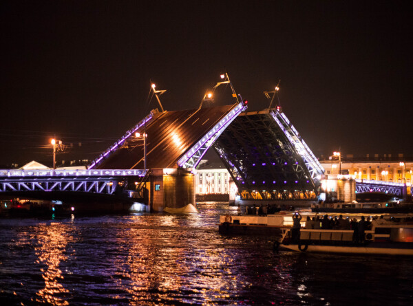 Сезон разведения мостов завершился в Петербурге