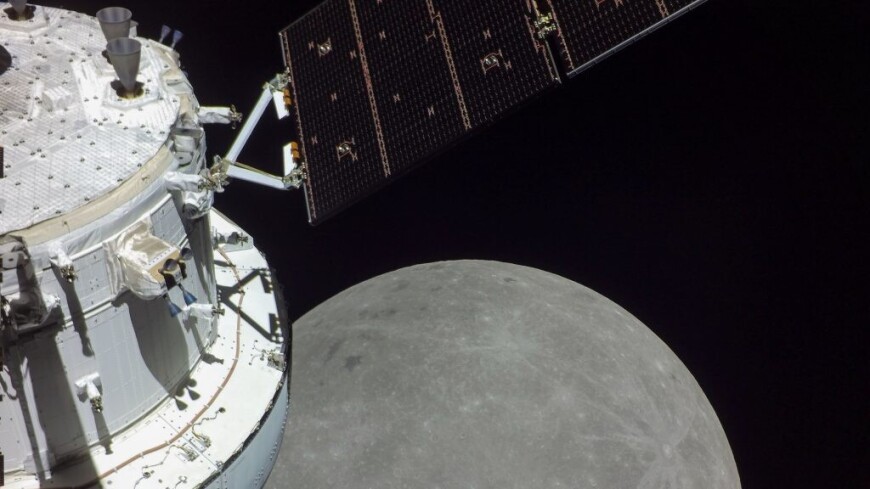 Капсула Orion совершила облет вокруг Луны