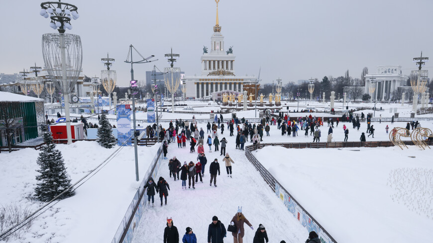 Главные новости за ночь: открытие крупных катков в Москве, электроэнергия из снега и вручение премий в области науки