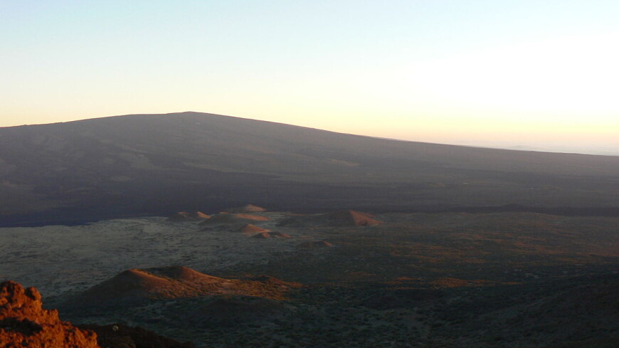Извержение вулкана Мауна-Лоа засняли с беспилотника