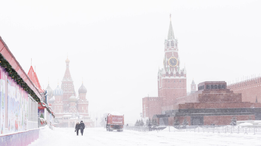 Ледяной город: Воронеж превратился в каток, Москву замело
