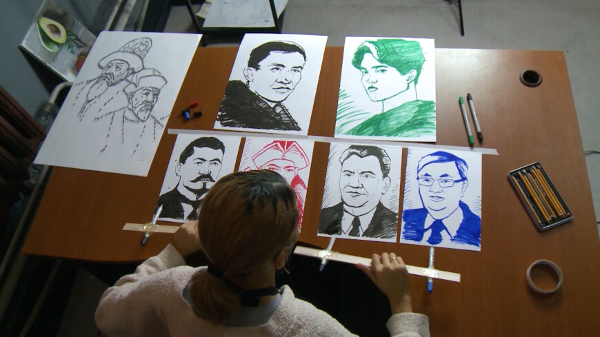 Художница из Казахстана руками и ногами написала шесть портретов одновременно