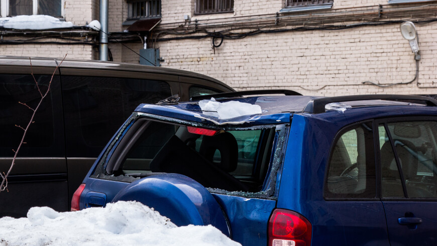 Как получить компенсацию после падения сосульки или снега на машину?