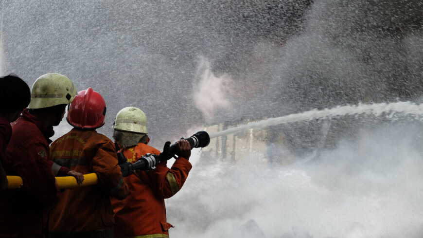 Соседка премьера Индонезии сжигала мусор и чуть не спалила его дом