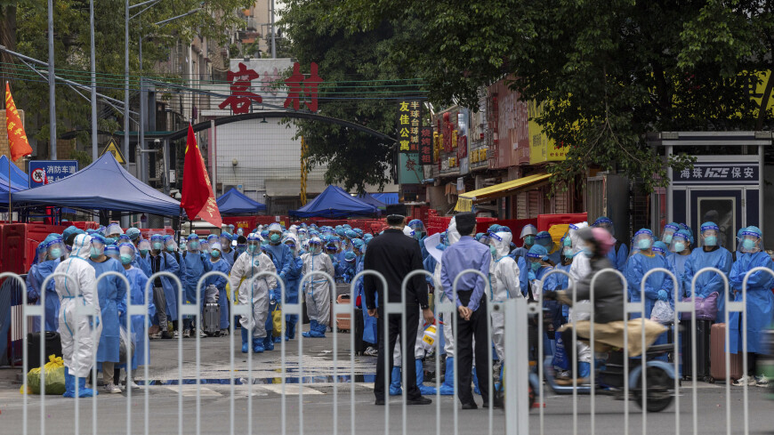 В китайском Гуанчжоу возводят карантинный центр на 80 тыс. человек из-за вспышки COVID-19