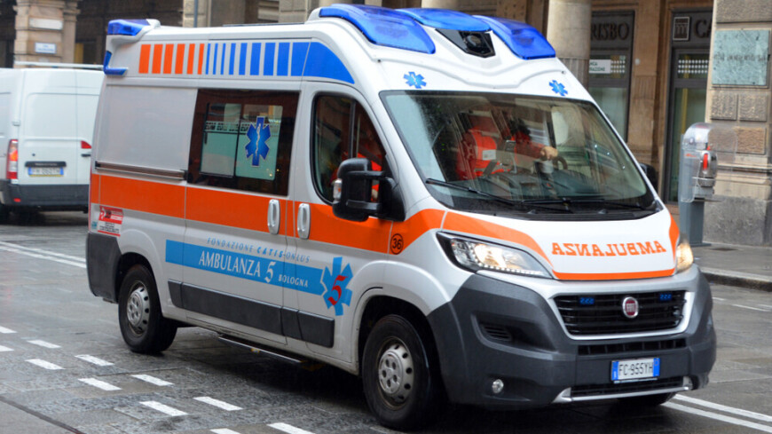 Один человек погиб и 10 пропали без вести в результате схода оползня в Италии