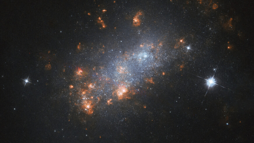 Телескоп «Джеймс Уэбб» сфотографировал одинокую галактику с древними звездами