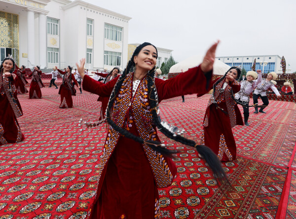 При полном параде: как Туркменистан отпраздновал 31-ю годовщину независимости