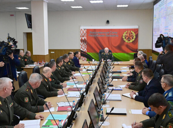 Лукашенко потребовал от военных своевременно обнаруживать внешние угрозы