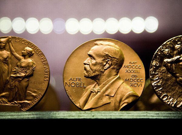 Названы лауреаты Нобелевской премии по физике