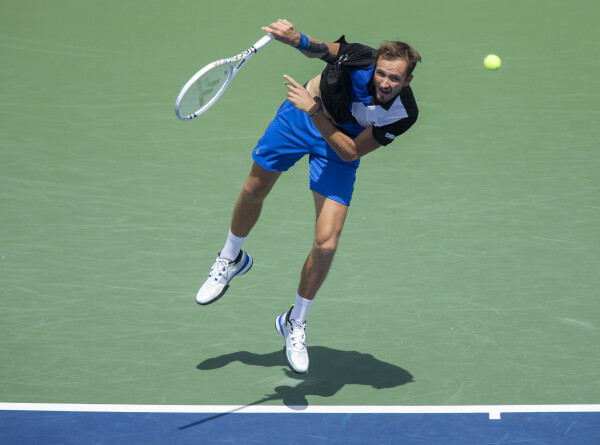 Даниил Медведев вышел во второй круг турнира в Астане