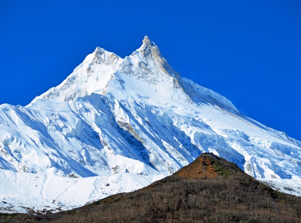 Кыргызские альпинисты подняли на восьмитысячник Манаслу флаг республики
