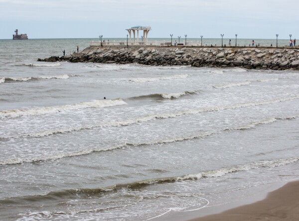 Уровни воды в Каспийском море опустились ниже опасной отметки