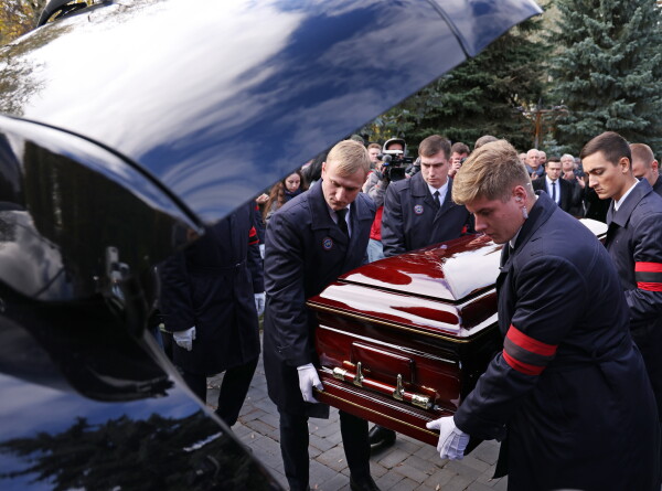 Бориса Моисеева похоронили на Троекуровском кладбище в Москве