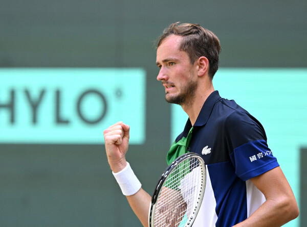 Даниил Медведев стал четвертьфиналистом теннисного турнира в Астане