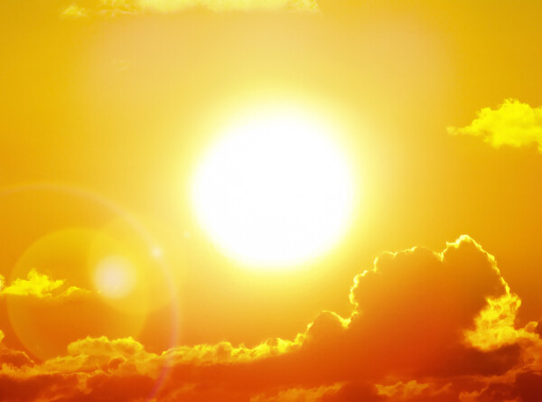 Солнце в «красной» зоне: десятки вспышек вызвали рост радиации в околоземном пространстве