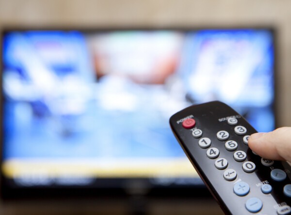 Опрос: 57% россиян смотрят сериалы по телевизору