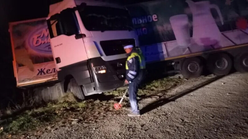 Автобус с театральной труппой столкнулся с грузовиком на Урале: погибли два актера