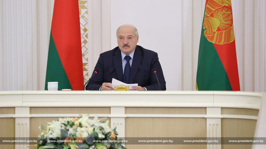Лукашенко распорядился ввести запрет на повышение цен с 6 октября