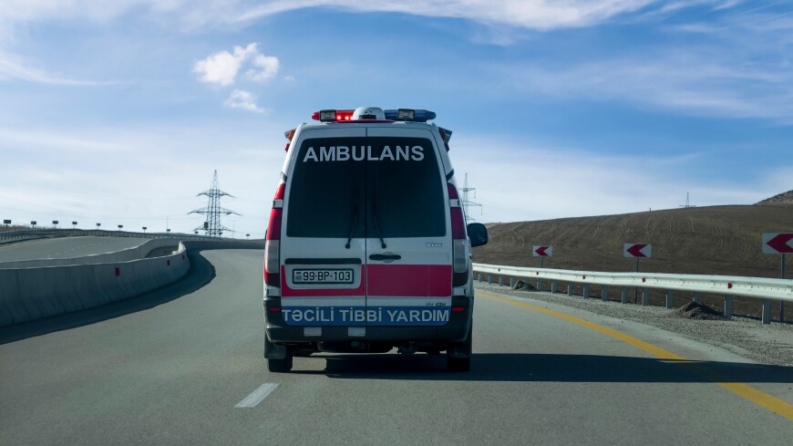В Азербайджане 23 человека пострадали при опрокидывании автобуса