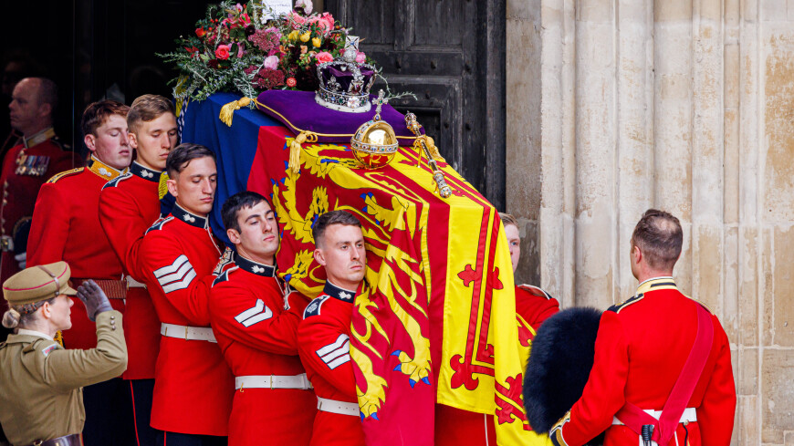 В Британии внезапно скончался молодой солдат, сопровождавший гроб Елизаветы II