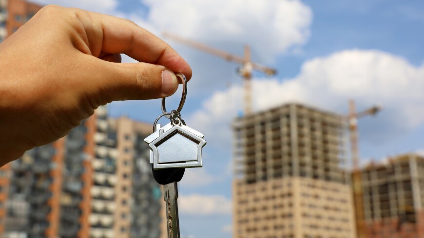 Цены на недвижимость падают. Стоит ли сейчас покупать квартиру?