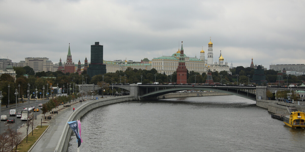 Москва временный. Большой Москворецкий мост в Москве. Набережная Москва. Кремлевская набережная. Центр Москвы.