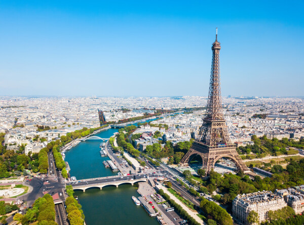Эйфелеву башню закрыли в Париже из-за общенациональной забастовки