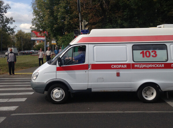 Иномарка снесла автобусную остановку в центре Перми, один человек погиб