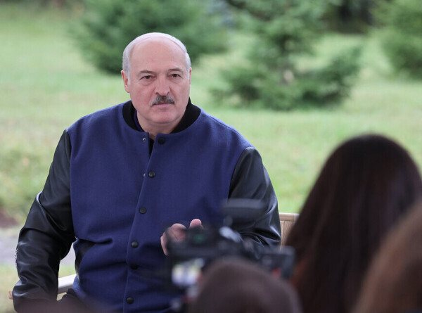 Лукашенко рассказал, почему остается на посту президента