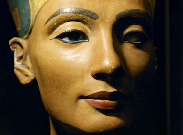 «Прекрасная пришла»: жизнь и судьба царицы Нефертити