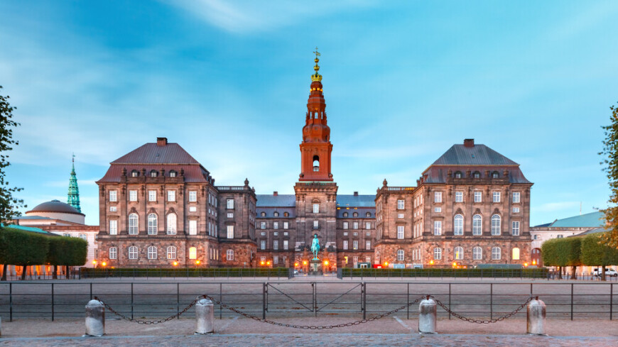 Потолок цен на электричество, газ и отопление установят в Дании