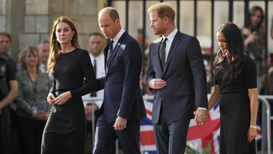 СМИ: Принцу Гарри не разрешили носить военную форму во время траура по Елизавете II