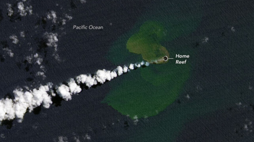 Новый остров появился в Тихом океане после извержения вулкана