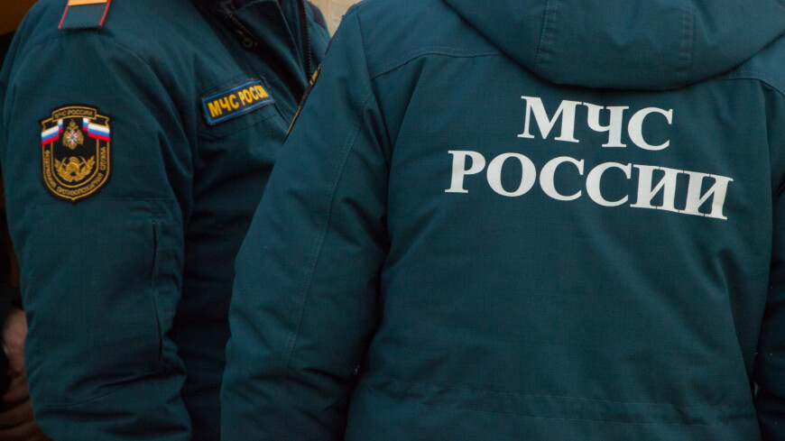 Сотрудники МЧС в Якутии спасли охранника стройки из колодца для свай