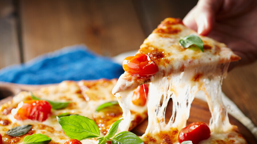 Пиццу со сверчками начали готовить в Италии