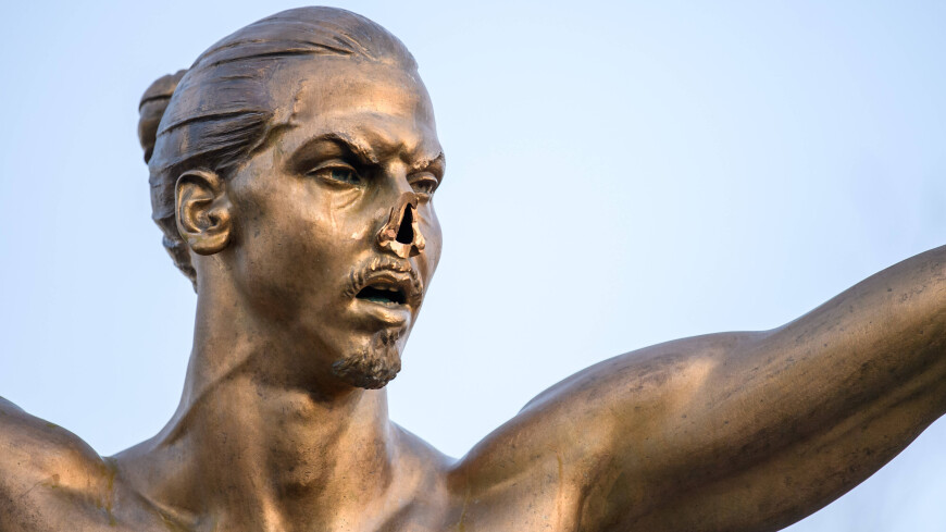 Нос статуи футболиста Ибрагимовича выставили на продажу за $120 тысяч