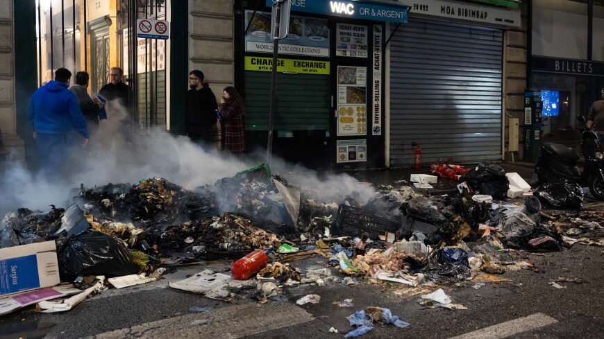 Увидеть Париж и задохнуться: черви-санитары, мусор в морозилке и другие лайфхаки на фоне французского бардака
