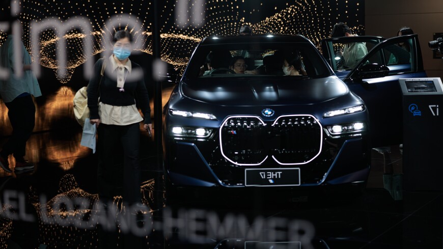 BMW извинился за скандал с мороженым на Шанхайском автосалоне