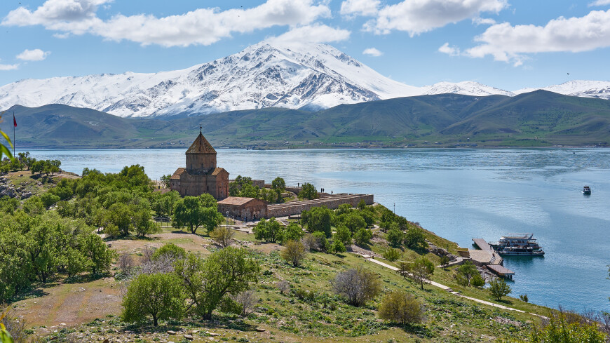 Загадочные руины нашли на дне озера в Турции