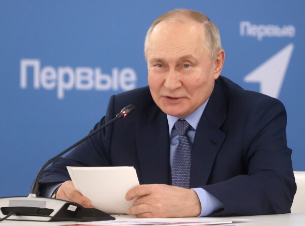 Путин о «Движении первых»: Наставники должны учить на своем примере